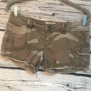 American Eagle Camo Short-Shorts.